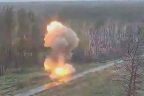Video đặc công Nga vượt bãi mìn phá hủy xe tăng Ukraine