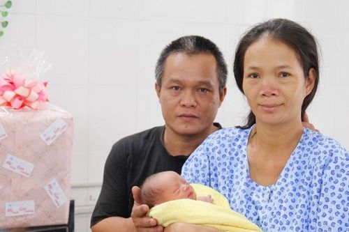 Quyết định của người chồng giúp cứu sống hai mẹ con sản phụ
