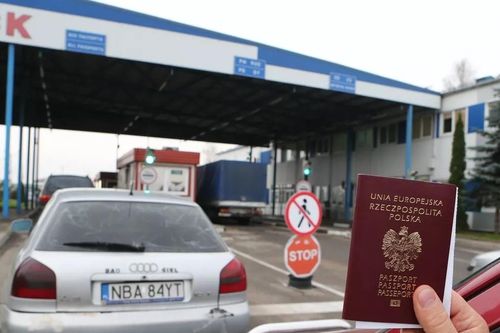 Số lượng người Ukraine và Belarus nhập quốc tịch Ba Lan tăng kỷ lục