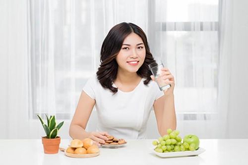 5 nhóm người không nên vừa ăn, vừa uống