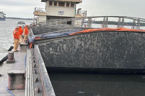 Phát hiện tàu chở hàng chở 2.000 tấn than bùn nhiệt thấp trái phép