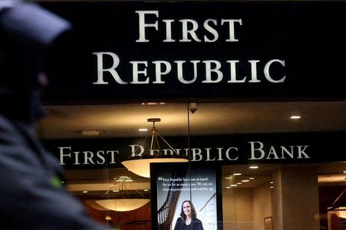 Tiền gửi của Ngân hàng First Republic giảm hơn 100 tỷ đô la