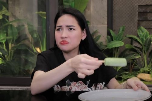 Tuyên bố ngưng review đồ ăn nhưng Hà Linh lại làm video ăn kem: Người khen điềm đạm, kẻ chê lươn lẹo