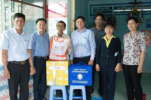 Đồng hành cùng những người dân có hoàn cảnh khó khăn