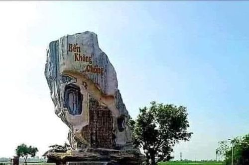Dòng sông bến đợi