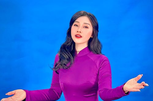 NSƯT Hương Giang ra mắt MV Tiếng hát mẹ