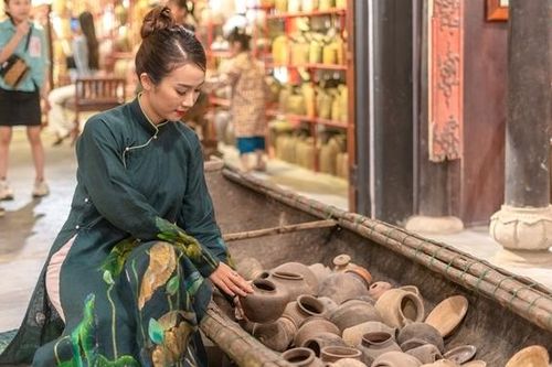Đi giữa các chiều văn hóa