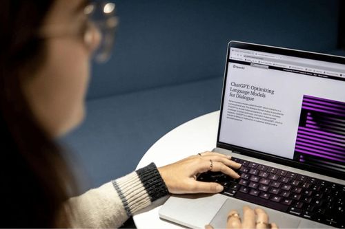 Trúng học bổng Đại học Cambridge nhờ ChatGPT viết hộ thư giới thiệu