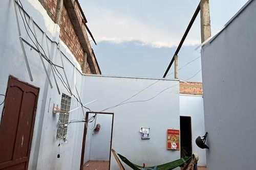 Mưa lớn kèm giông lốc làm sập, tốc mái 83 căn nhà ở Tiền Giang