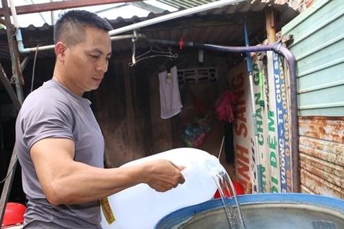 Máy bơm hỏng, hơn 1.400 hộ dân dài cổ chờ nước về