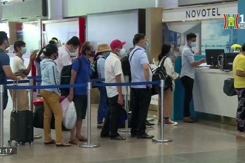 Giá vé máy bay hạ nhiệt ngay trước kỳ nghỉ lễ