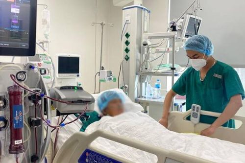Người đàn ông phải lọc máu gấp sau khi ăn nửa trái xoài, ân hận về thói quen ăn uống 'chẳng giống ai'