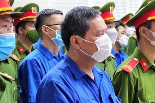 Tham ô tài sản và nhận hối lộ, nguyên Chủ tịch thành phố Hạ Long bị tuyên phạt 15 năm tù
