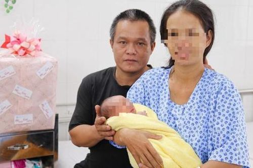 Cứu sống kịp thời mẹ và con thai phụ vỡ tử cung trong đêm