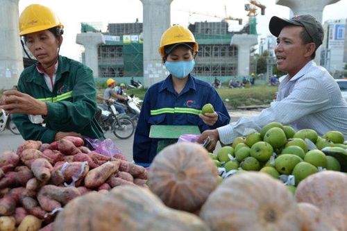 Thu nhập từ lương không theo kịp mức tăng giá cả sinh hoạt