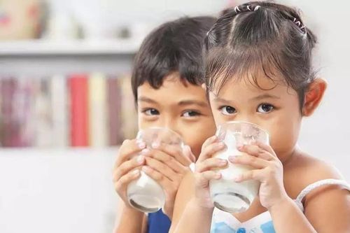 Những lý do nên cho trẻ uống sữa mỗi ngày
