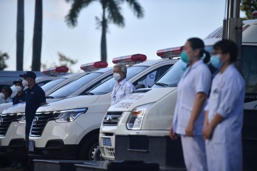 Bác sĩ không được phép chuyển bệnh nhân ra cơ sở tư nhân vì vụ lợi
