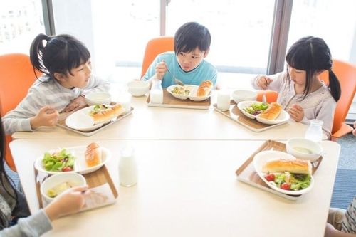 90% trẻ em Việt Nam được ăn sáng nhưng khẩu phần thiếu chất
