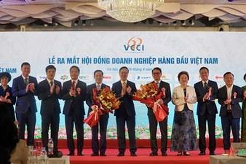 Lợi ích của doanh nghiệp, cá nhân phải gắn liền với lợi ích của đất nước và cộng đồng