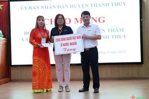Đoàn kiều bào thăm huyện Thanh Thủy, tỉnh Phú Thọ