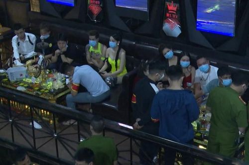 Hải Dương: Cận cảnh công an kiểm tra Ruby Club 18, bắt DJ Thái Hoàng