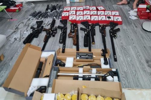 Tịch thu nhiều linh kiện lắp ráp súng hơi khí nén ở Bắc Giang