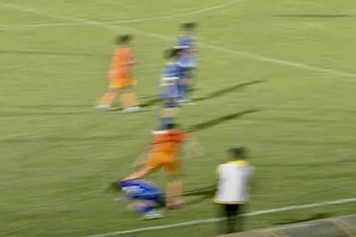 Giải U19 quốc gia 'nóng' vì hành vi thô bạo