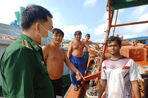 Cứu nạn một thuyền viên nước ngoài bị nạn trôi dạt trên biển