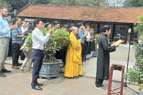 Nỏ Thần An Dương Vương và hai vị khách đặc biệt