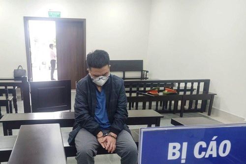 Chiếm đoạt tiền thuế của Công ty để tiêu xài cá nhân