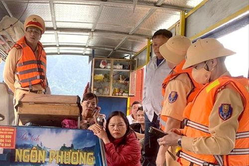 Phát hiện 30 tàu chở khách không có đăng kiểm