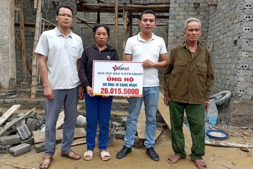 Trao 26 triệu đồng đến gia đình ông Vi Sáng Ngọc