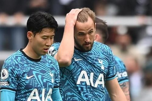 Cầu thủ Tottenham làm điều hi hữu, kêu gọi sát cánh đấu MU