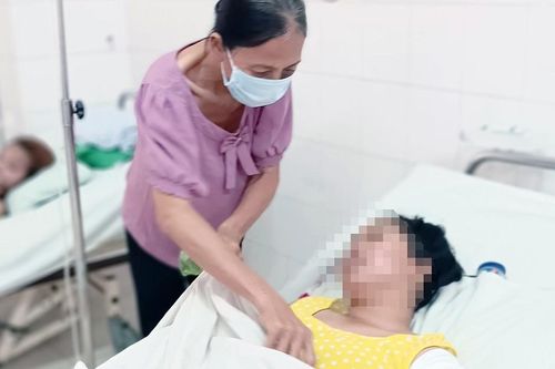 Mẹ kế tẩm xăng đốt sách vở của con chồng khiến cả nhà bị bỏng nặng
