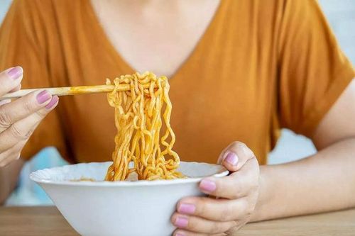 Rộ tin ăn 1 bát mì mất 32 ngày thải độc: Sự thật thế nào?