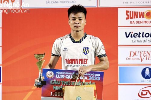 Tiền vệ Nguyễn Quang Vinh và những nỗ lực ở câu lạc bộ Sông Lam Nghệ An