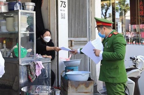 Hà Nội yêu cầu tuyên truyền đeo khẩu trang ngừa COVID-19 nơi công cộng