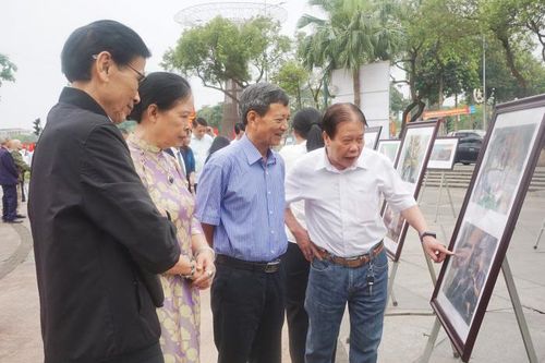 Trưng bày 100 tác phẩm ảnh nghệ thuật 'Quê hương, con người Phú Thọ'