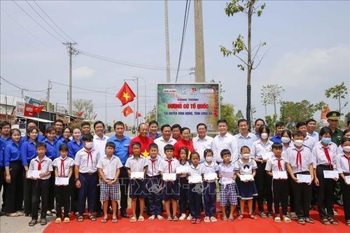 Khánh thành 'Đường cờ Tổ quốc' tại Khu di tích lịch sử quốc gia Đồn Long Khốt