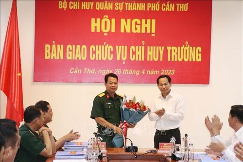 Bàn giao giữ chức vụ Chỉ huy trưởng Bộ Chỉ huy Quân sự thành phố Cần Thơ
