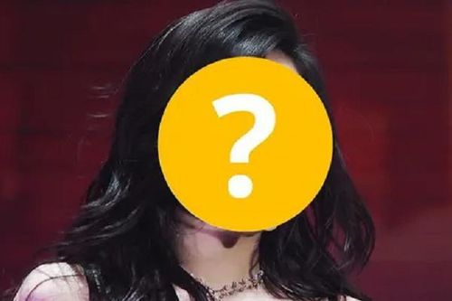 Nữ ca sĩ có vóc dáng được khen hoàn hảo phải tạm ngừng ca hát