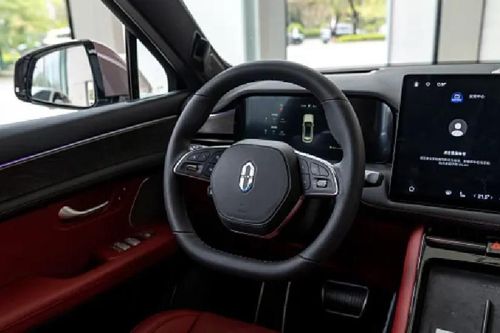 Các công ty EV Trung Quốc chạy đua phát triển công nghệ hỗ trợ lái xe giành giật thị trường
