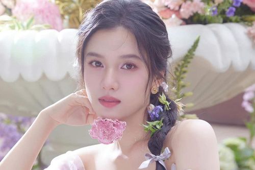 Hậu chia tay Trần Phi Vũ, Trương Tịnh Nghi công khai hẹn hò cùng mỹ nam cùng ngành hơn 6 tuổi?