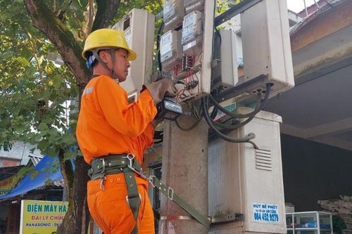Lợi ích 'kép' từ công tơ điện tử đo xa
