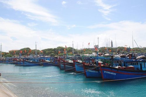 Xây dựng huyện đảo Trường Sa thành trung tâm kinh tế-xã hội trên biển