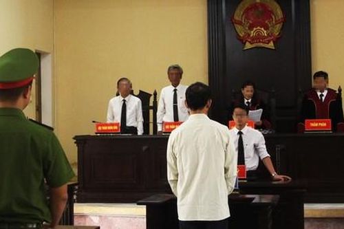 Sàm sỡ con riêng của nhân tình, cha dượng hờ lãnh 13 năm tù
