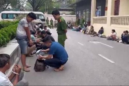 Tạm giữ 24 đối tượng trong băng nhóm chuyên dàn cảnh cướp giật tại các lễ hội