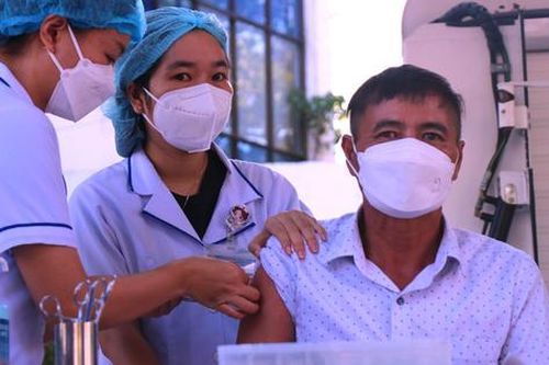 Du lịch vào mùa, ca mắc COVID-19 tăng, các tỉnh miền Trung khuyến cáo gì người dân?