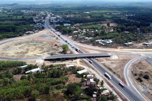 Xem xét giảm tốc độ khai thác cao tốc Dầu Giây- Phan Thiết, tăng vận tốc tuyến Mai Sơn-quốc lộ 45
