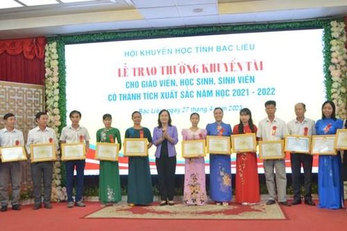 Bạc Liêu: Trao thưởng khuyến tài cho giáo viên, học sinh, sinh viên có thành tích xuất sắc